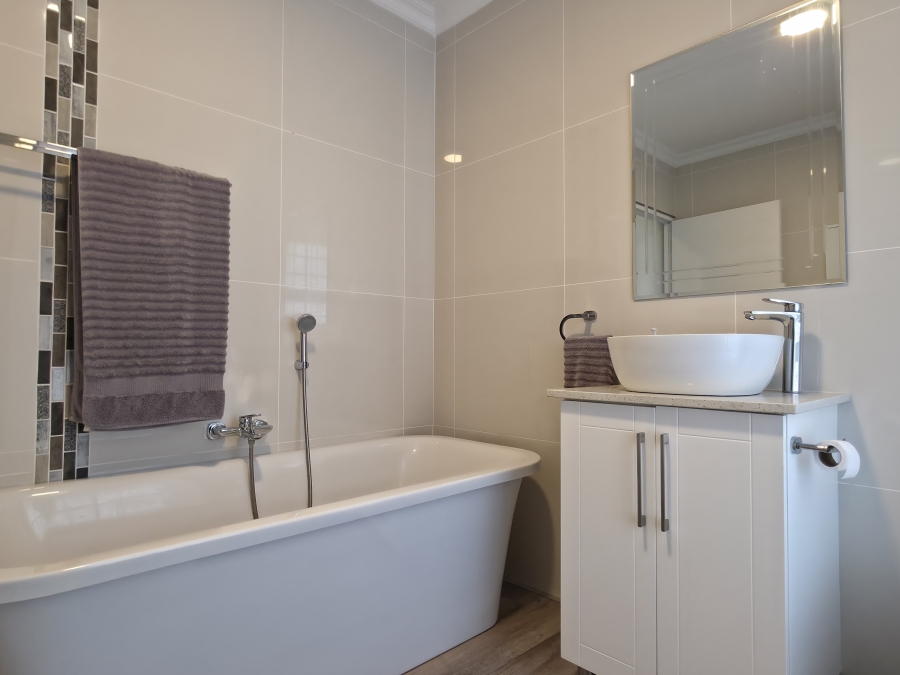4 Bedroom Property for Sale in Wavecrest Eastern Cape